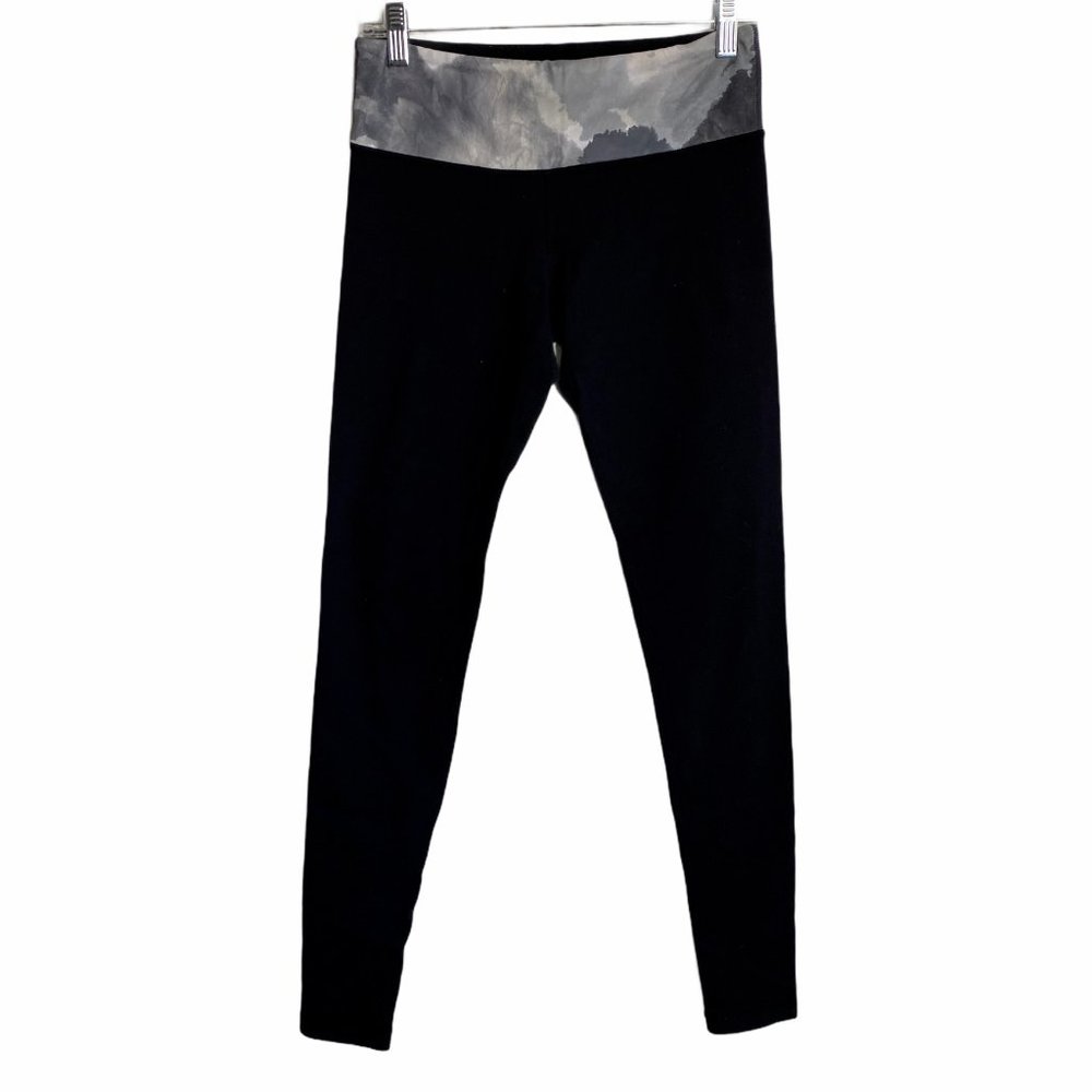 Black High-Waist Leggings with Gray Patterned Waistband